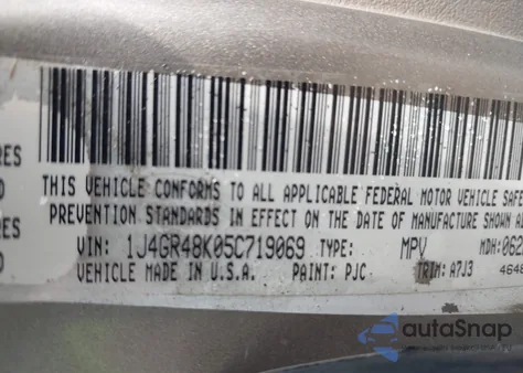 2005 Jeep Grand Cherokee Laredo z USA, uszkodzony, nr VIN 1J4GR48K05C719069